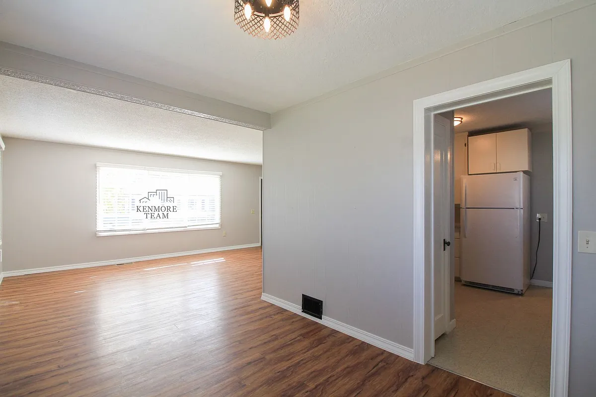Building Photo - 402 Benham St