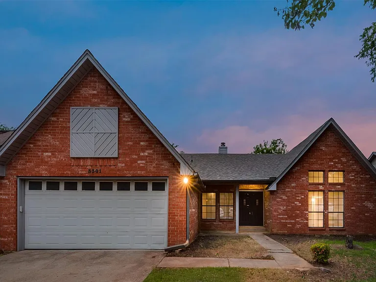 3301 Cliffview Dr — Photo 1