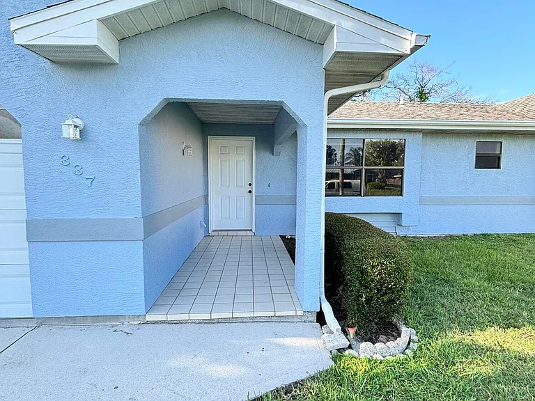 337 NW Tyler Ave — Photo 4