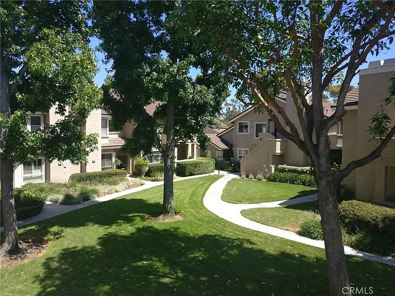 180 Greenmoor — Photo 15
