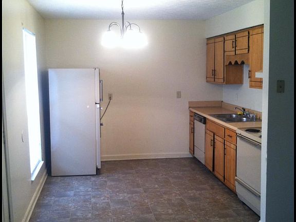 2nd image of 106 Honeysuckle Ct APT 3