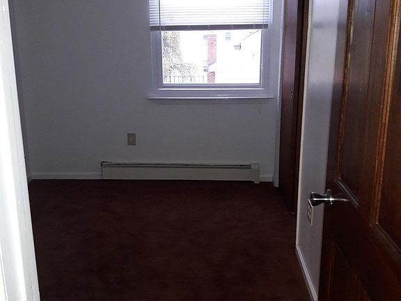 4th image of 14617 Farmers Blvd #2