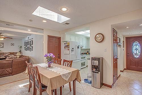 5th image of 6093 Pineland Ave