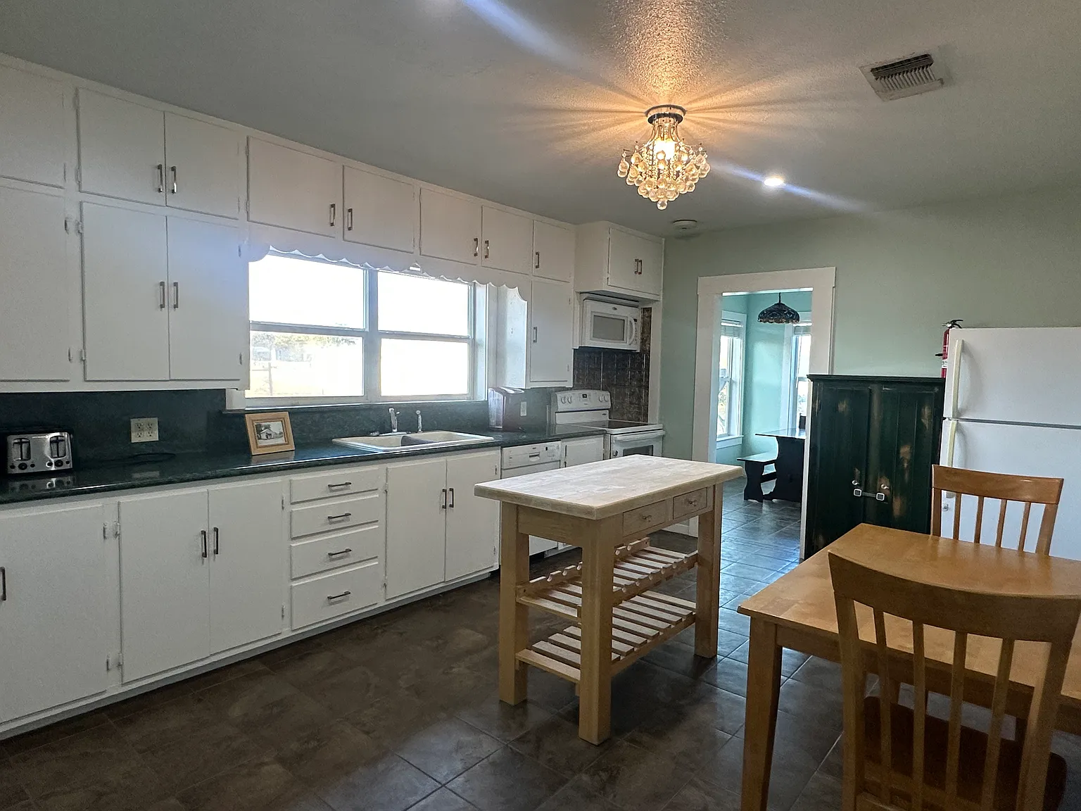 3 bed, 1250 sqft, $1,700 — Photo 3