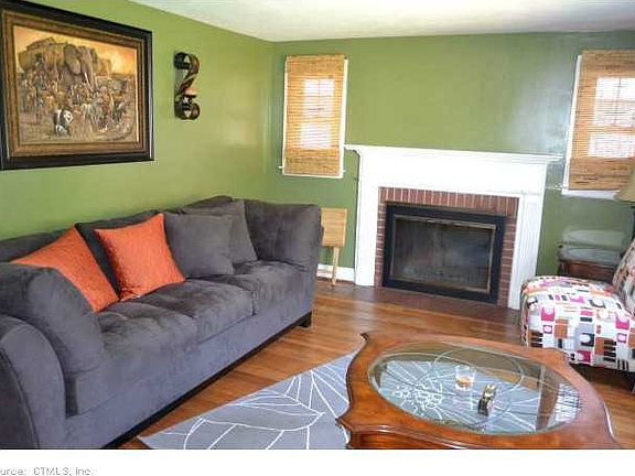 3rd image of 399 Hills St