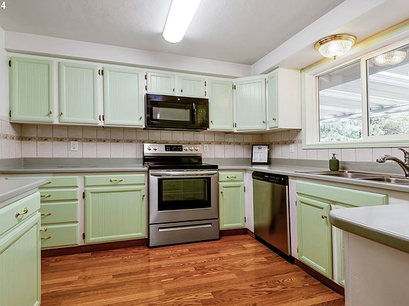 5th image of 10616 NE 50th Ave