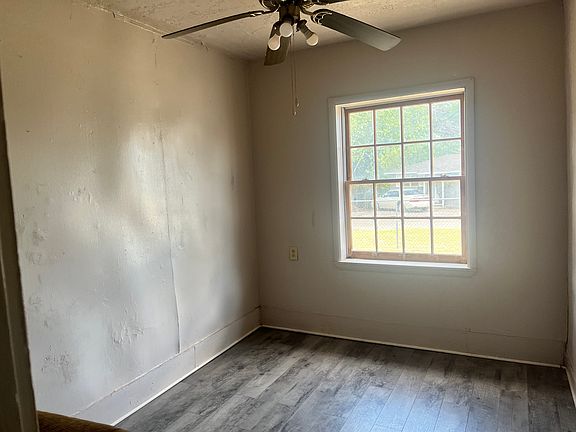 5th image of 604 NW 15th St