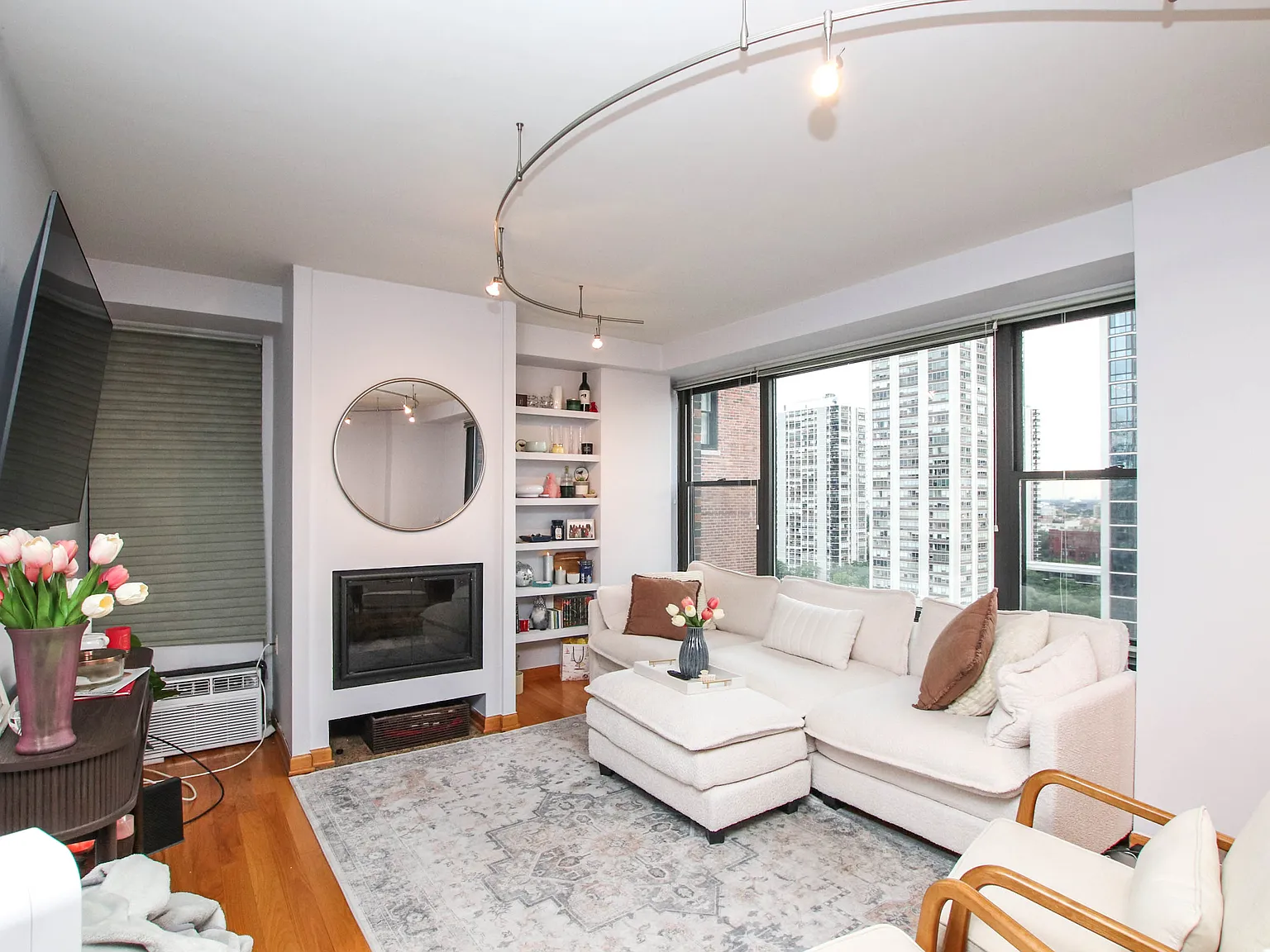 2 bed, 1150 sqft, $3,750 — Photo 4