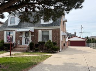 7445 W Winona St, Harwood Heights, IL