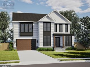 1022 Hillcrest Dr SW, Vienna, VA 22180