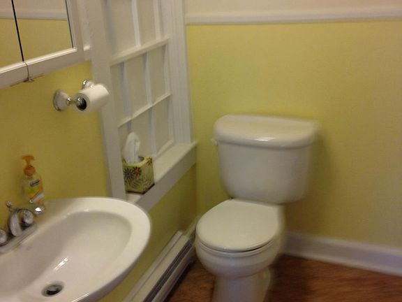1ST FLOOR POWDER ROOM BATHROOM