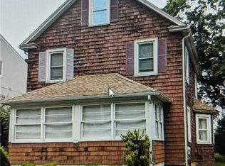 18 Capitol Ct, Oyster Bay, NY 11771