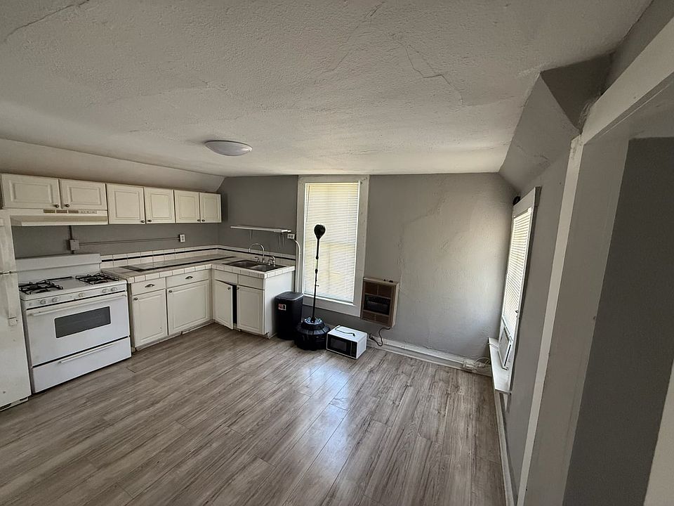1st image of 315 Oak St APT 3