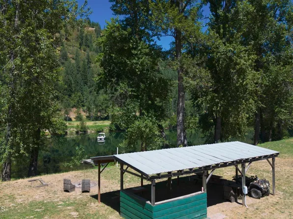 462 E Riverside Dr, Saint Maries, ID 83861