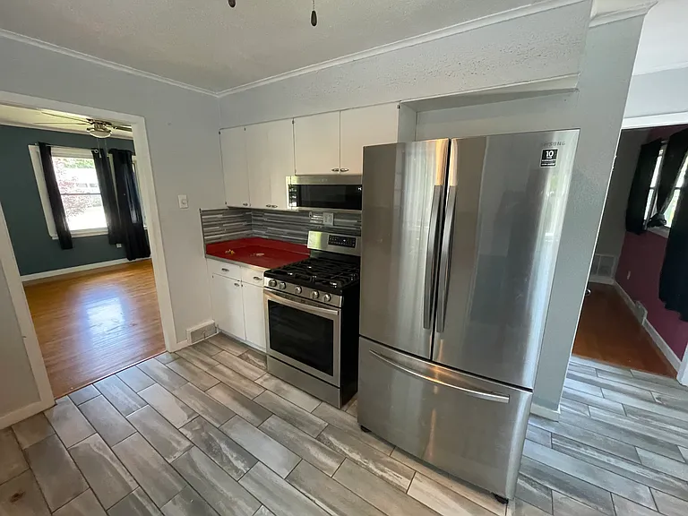 1706 Warren Rd — Photo 2