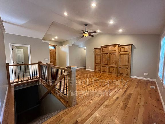 2nd image of 460 La Costa Dr
