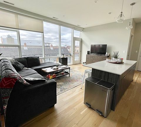 5th image of 3334 N Southport Ave #303