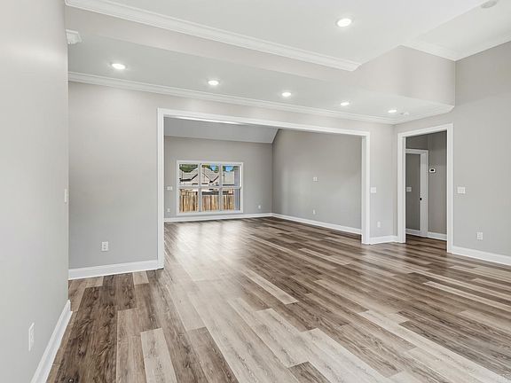 4th image of 109 Eva Ln