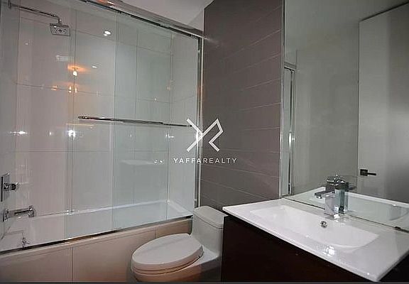 4th image of 810 Saint Johns Pl APT 1R