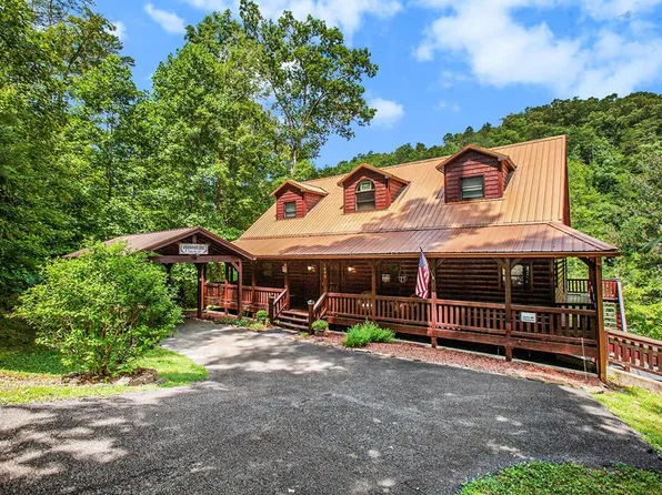 1689 Marie Dr, Talking Rock, GA 30175