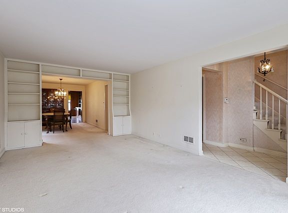 4th image of 2655 W Balmoral Ave