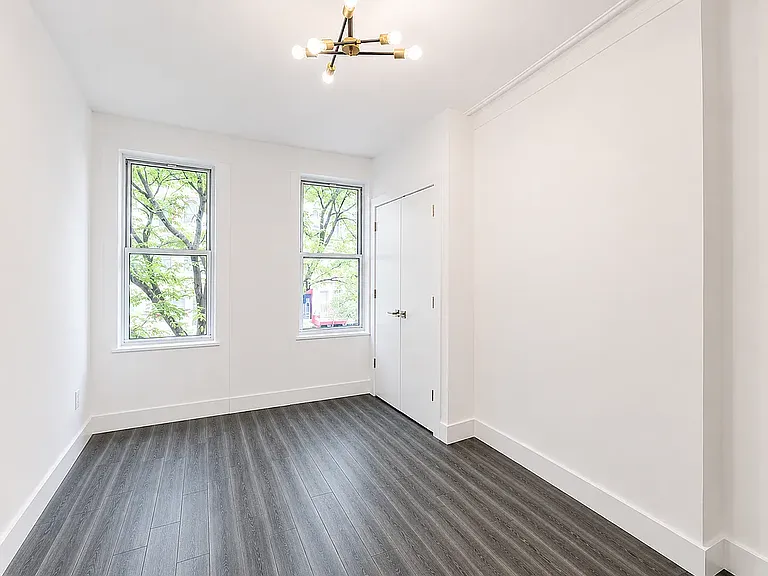 418 Rogers Ave #6 — Photo 8