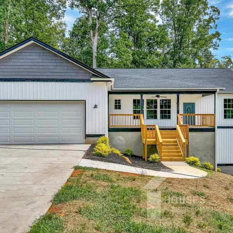 1505 E Saluda Lake Rd — Photo 1