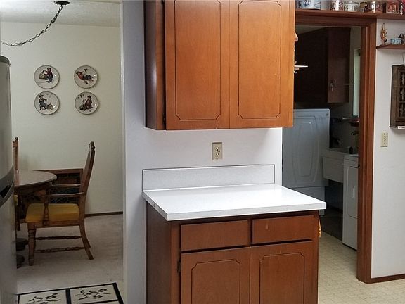 3rd image of 3808 Goldfinch Dr SE