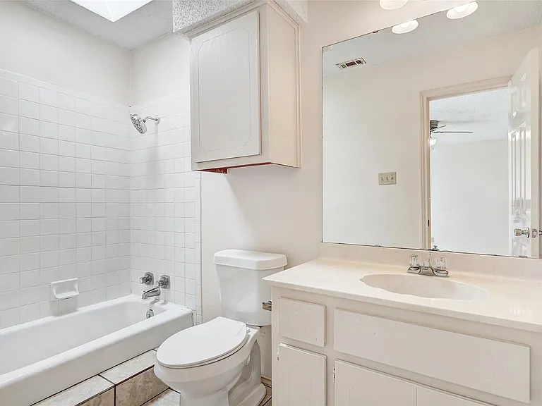 8704 Clearbrook Trl #A — Photo 24
