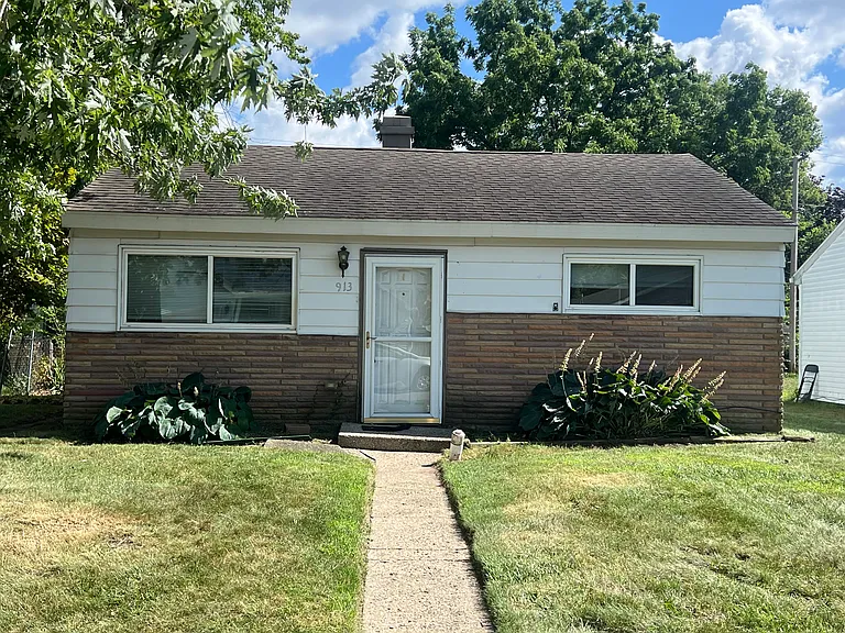 913 W Donaldson Ave — Photo 1