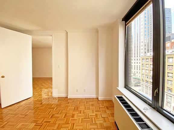 3rd image of 150 E 57th St APT 11B