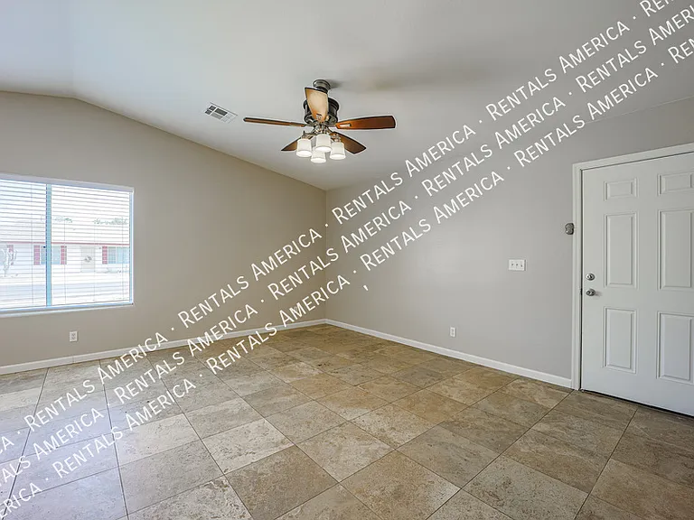 771 E Laredo St — Photo 20