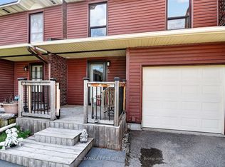 8 Arnold Dr #C, Ottawa, ON K2H6V9