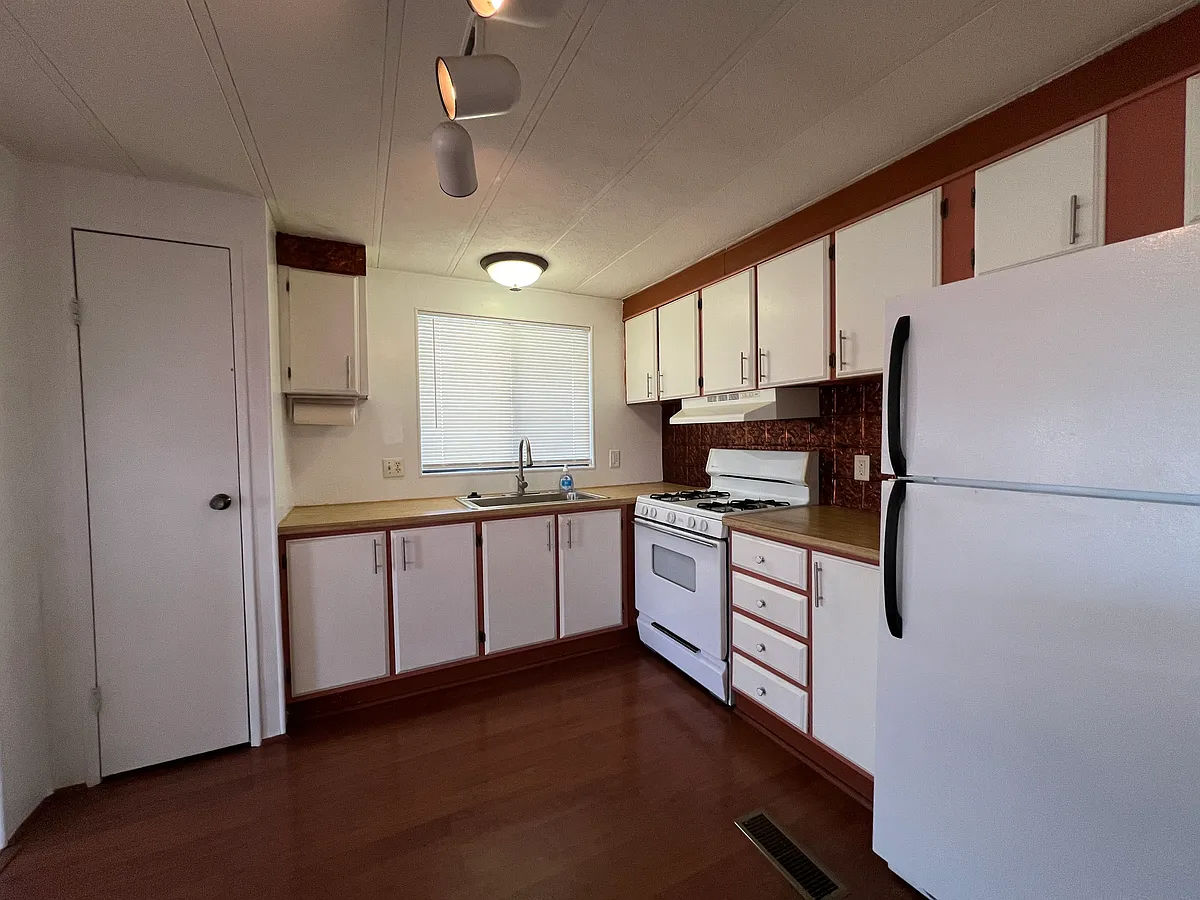 Beautiful Kitchen - 595 Terrace Dr