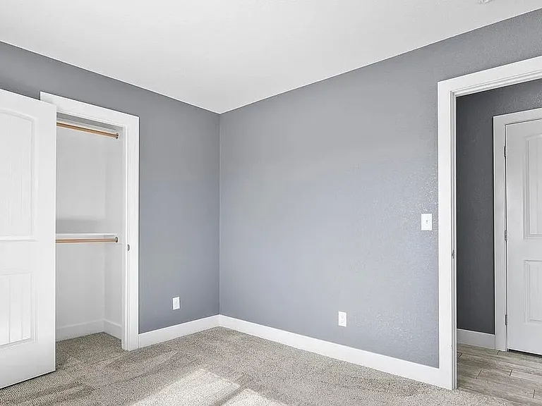 573 W Archer Plz — Photo 18