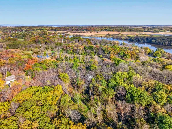 9691 NW Badger Hts, Edgerton, WI 53534