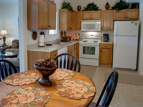 4th image of 20F Skylark Dr