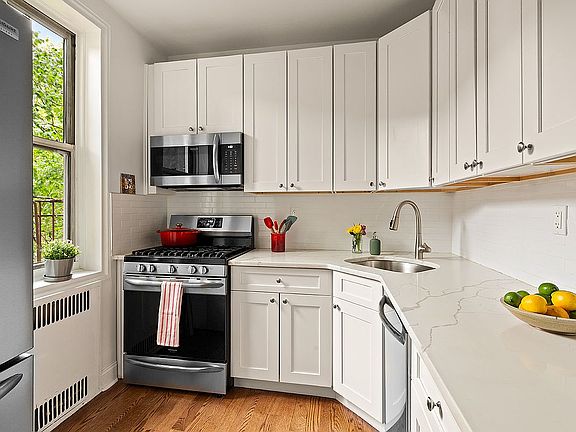 3rd image of 225 Park Pl APT 4C