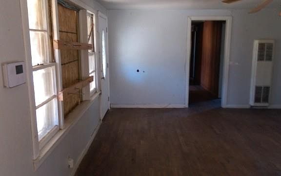 3rd image of 729 Cariker St