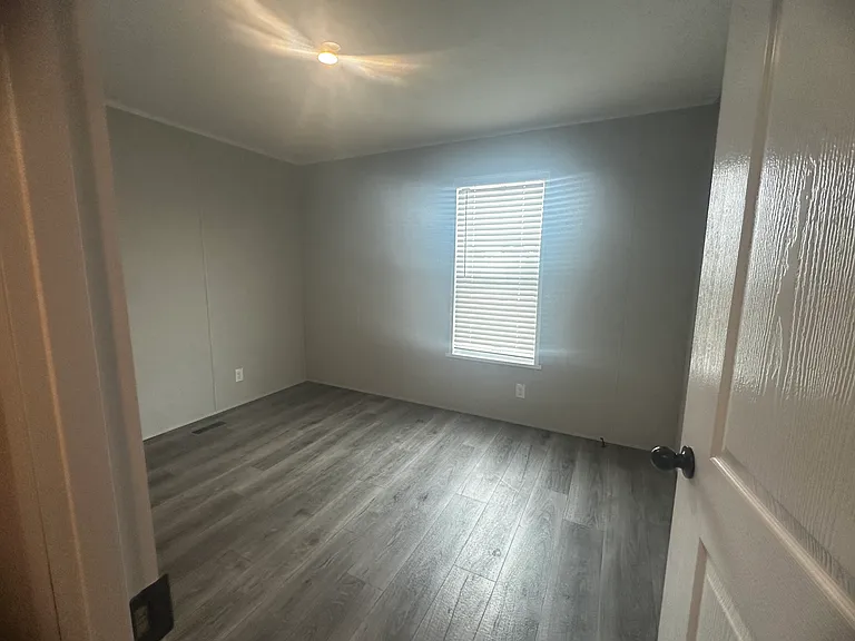 588 Hamilton St — Photo 3