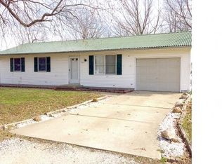 501 N Halford St, Edinburg, IL 62531
