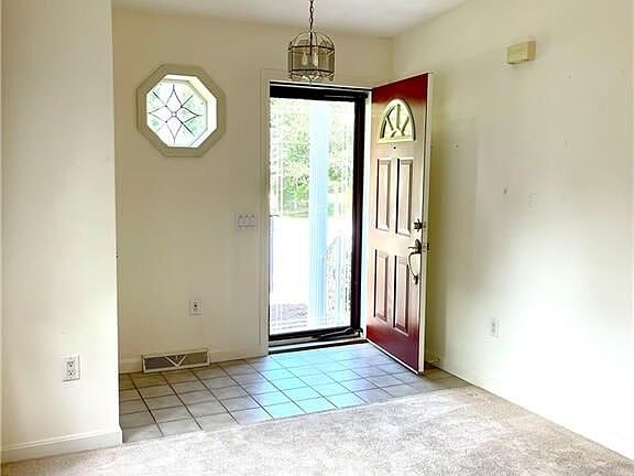 3rd image of 22 Hillcrest Dr