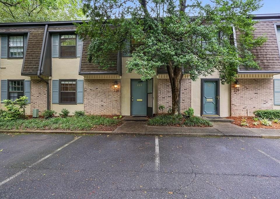 1st image of 228 Triumph Dr NW #228