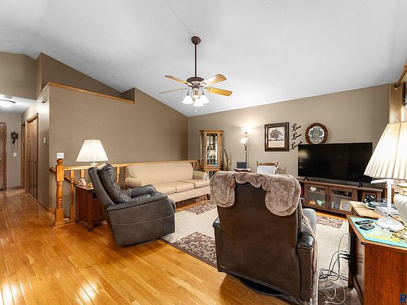 4th image of 1009 E Teakwood St
