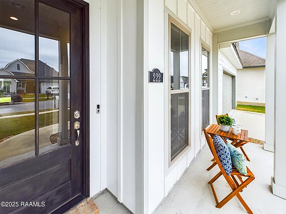 5th image of 222 Tennyson Dr