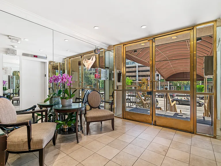 10747 Wilshire Blvd #1006 — Photo 27
