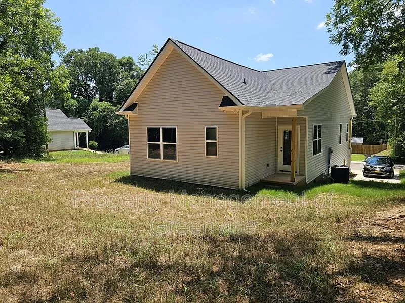3 bed, 2.0 bath, 1350 sqft, $1,895 — Photo 3