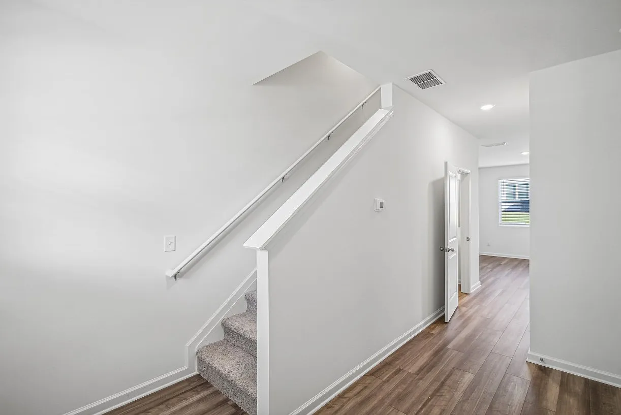 3 bed, 2.5 bath, 1421 sqft, $1,895 — Photo 3