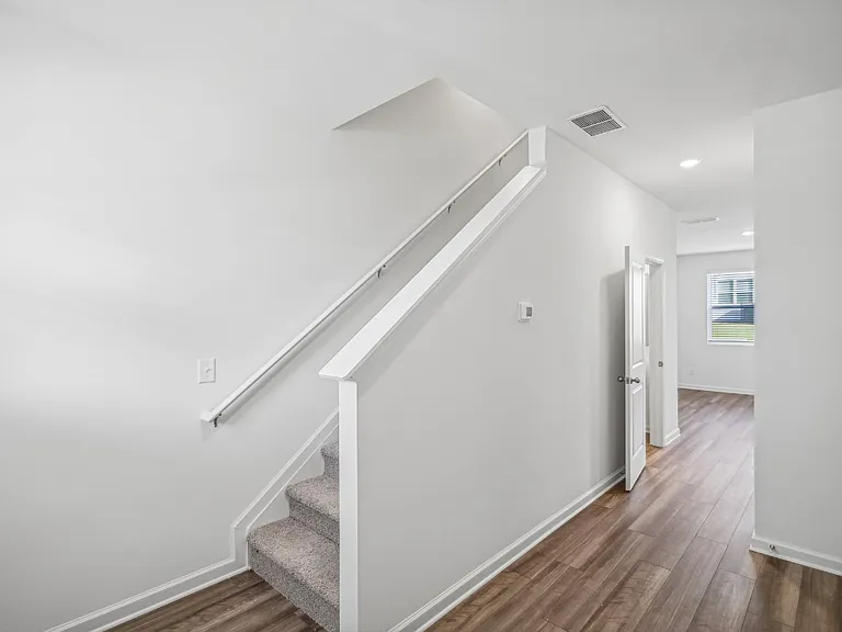 136 Saginaw Ct — Photo 9