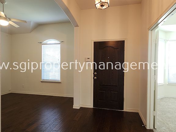 3rd image of 1369 Crescent Cove Dr